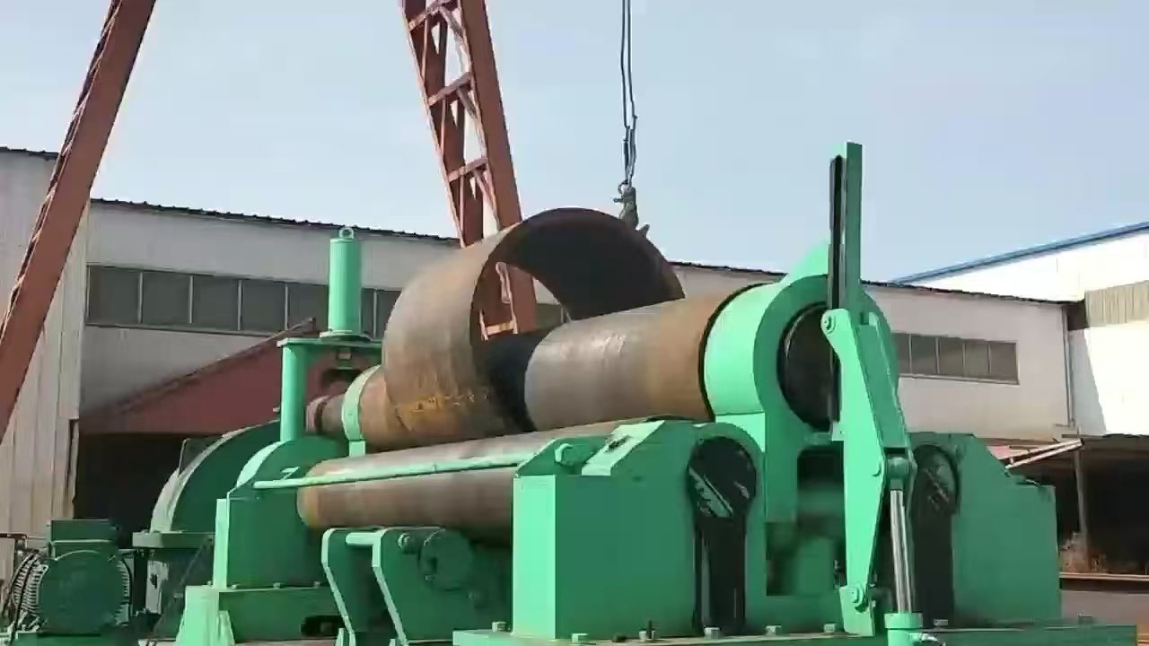 What is the Difference Between the Spiral Welded Pipe and The Curled Steel Plate Pipe as Pillars?